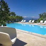 White House Отель 4*