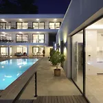 Отель White House 4*