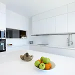 White House 4*