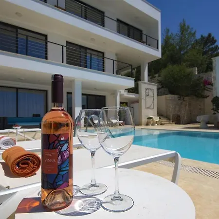 White House Hotel 4*