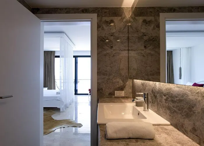 White House Hotel 4*