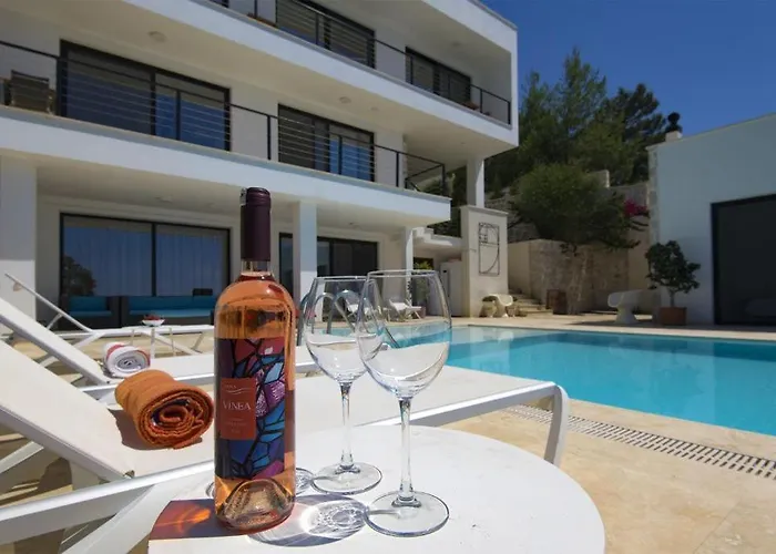 White House Hotel 4*